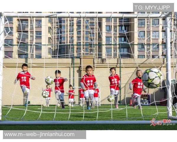 成都温江足球培训助力青少年成长提升足球技能与团队合作精神